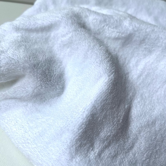 NEW 5 Pack White Facial Towels U-Shaped Soft Microfiber - Picture 3 of 10